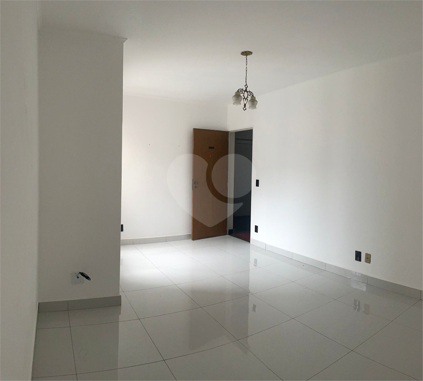 Apartamento à venda com 2 quartos, 70m² - Foto 15