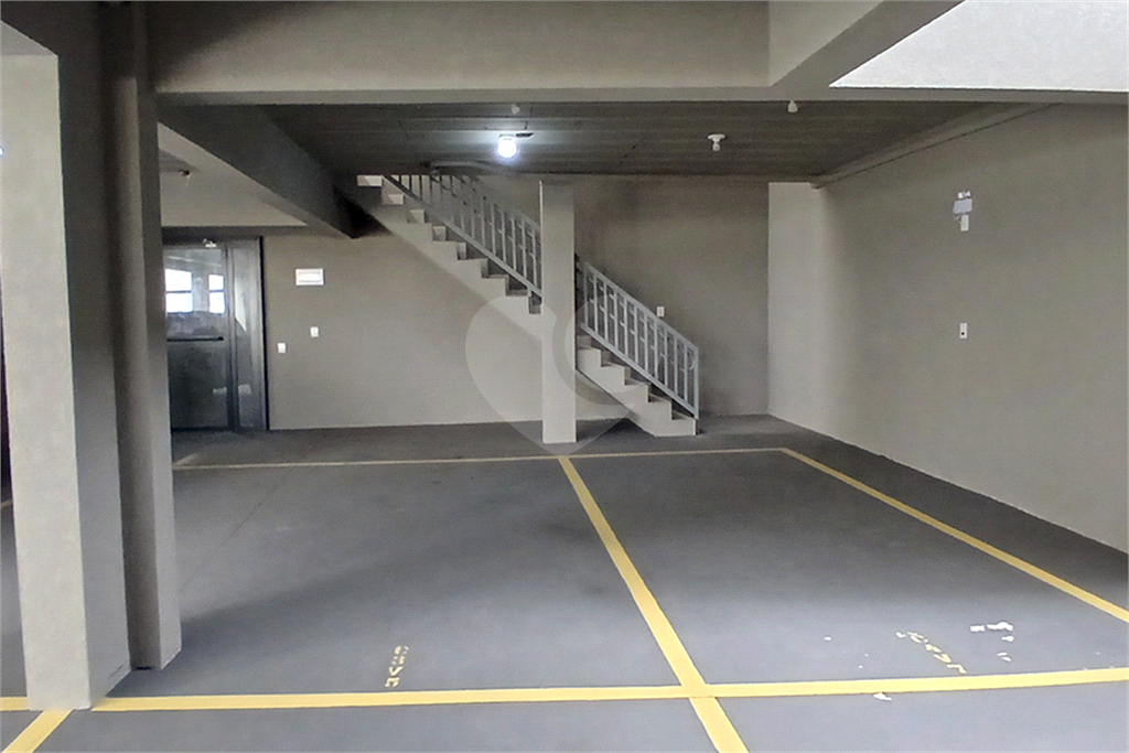 Sobrado em Condomínio fechado com 3 Quartos sendo uma Suíte e 2 vagas de garagem no City América