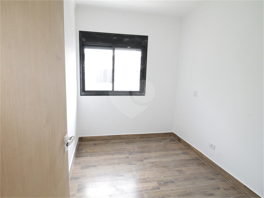 Sobrado em Condomínio fechado com 3 Quartos sendo uma Suíte e 2 vagas de garagem no City América