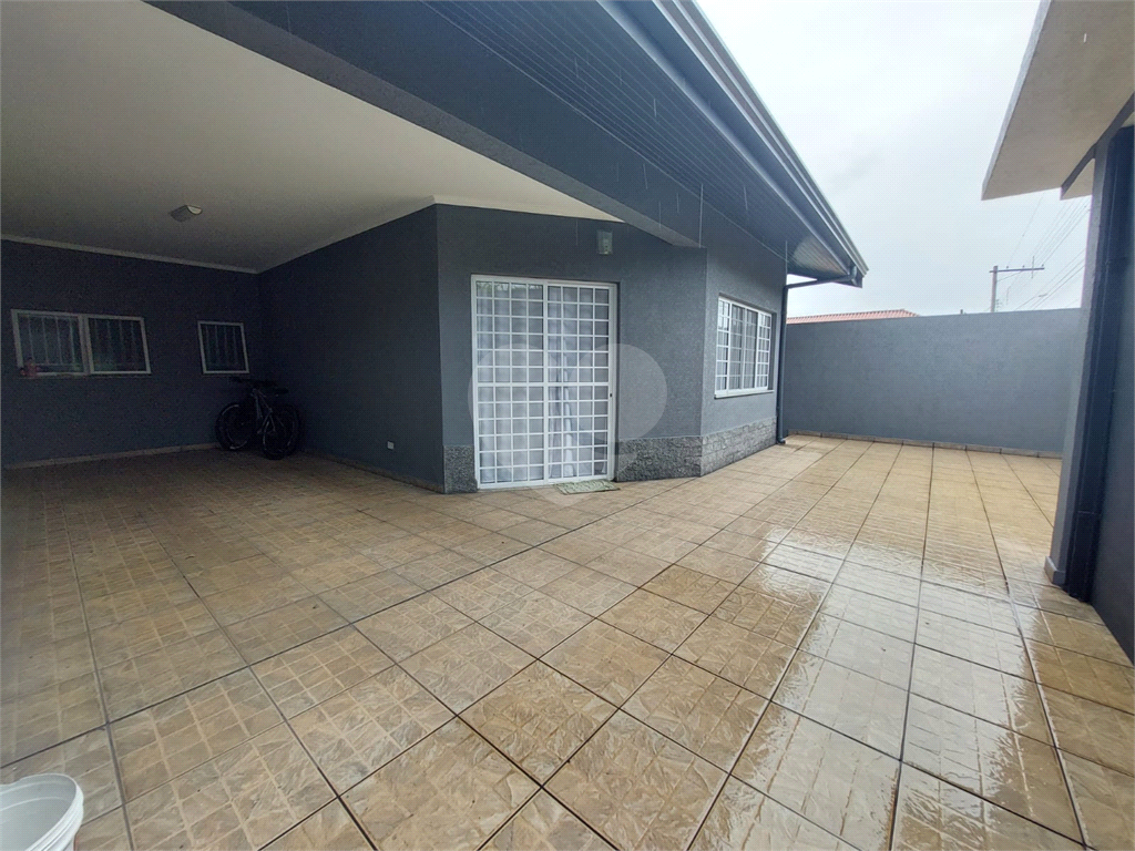 Casa à venda com 3 quartos, 184m² - Foto 1