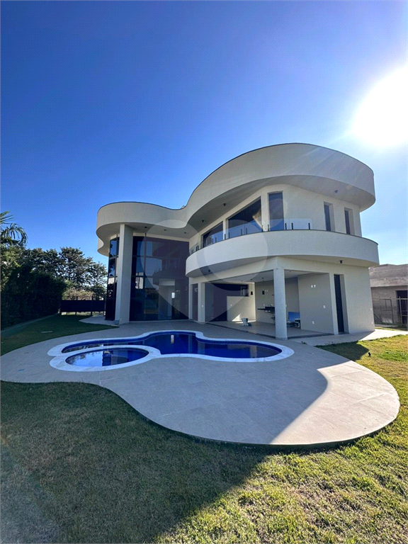 Casa de Condomínio à venda com 4 quartos, 379m² - Foto 1