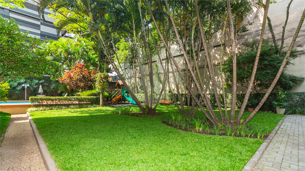 Apartamento com 120 m, 2 dormitórios, sendo 1 suíte, 2 vagas na Vila Madalena!