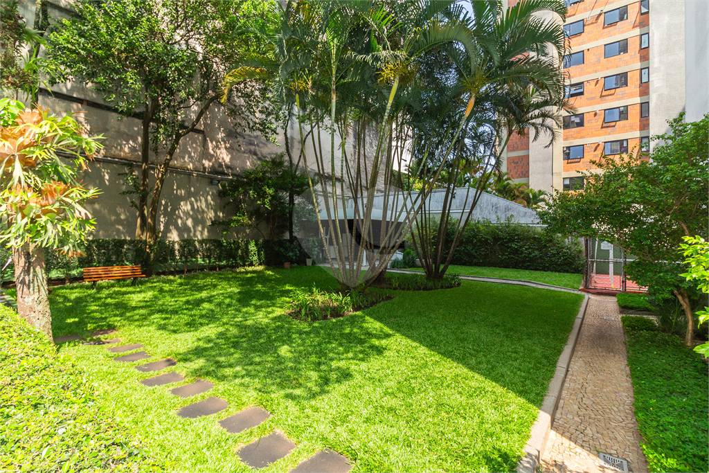 Apartamento com 120 m, 2 dormitórios, sendo 1 suíte, 2 vagas na Vila Madalena!