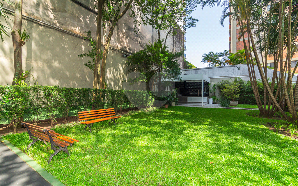 Apartamento com 120 m, 2 dormitórios, sendo 1 suíte, 2 vagas na Vila Madalena!