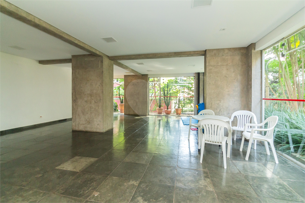 Apartamento com 120 m, 2 dormitórios, sendo 1 suíte, 2 vagas na Vila Madalena!