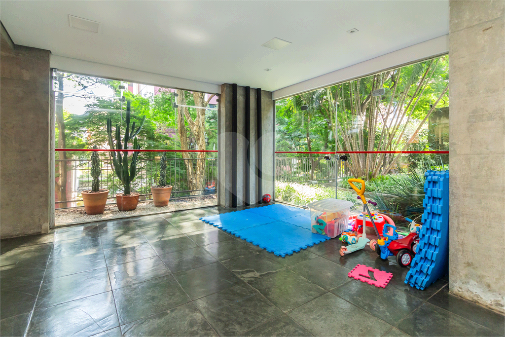 Apartamento com 120 m, 2 dormitórios, sendo 1 suíte, 2 vagas na Vila Madalena!