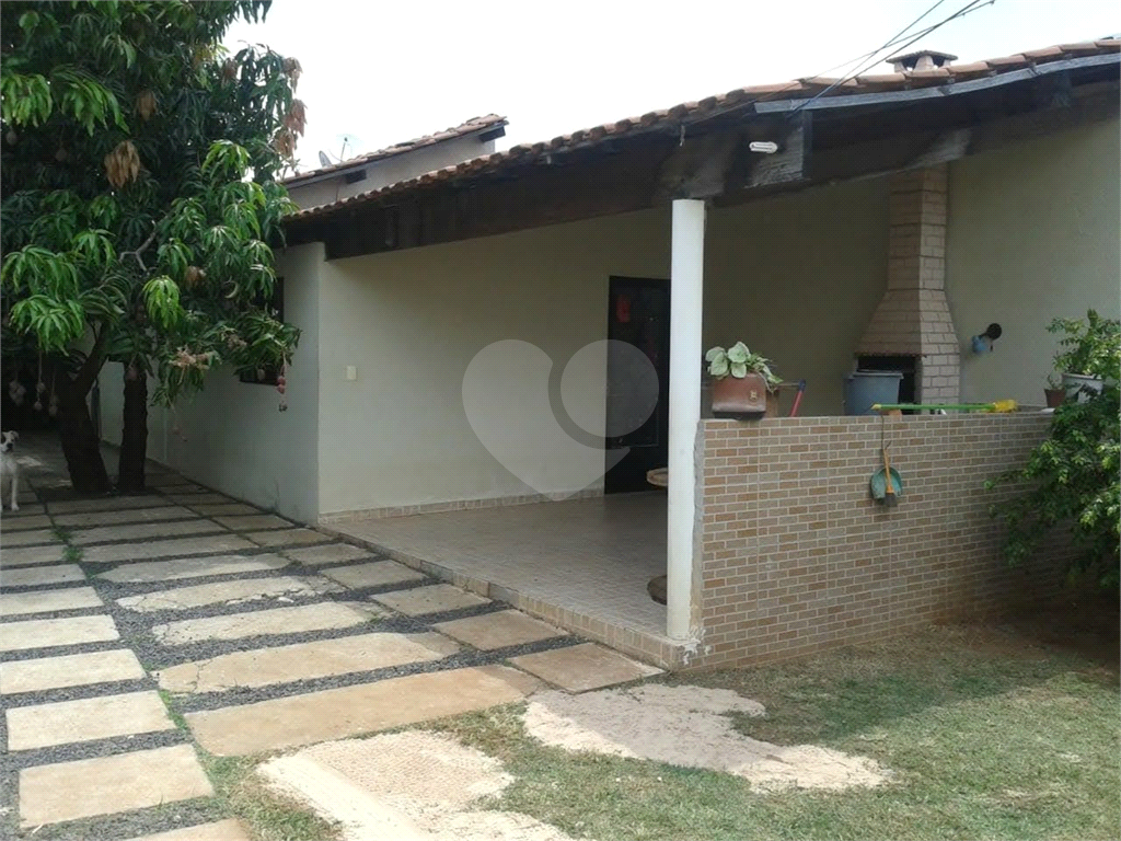 Casa à venda com 3 quartos, 154m² - Foto 1