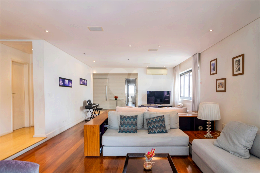 APARTAMENTO em HIGIENÓPOLIS