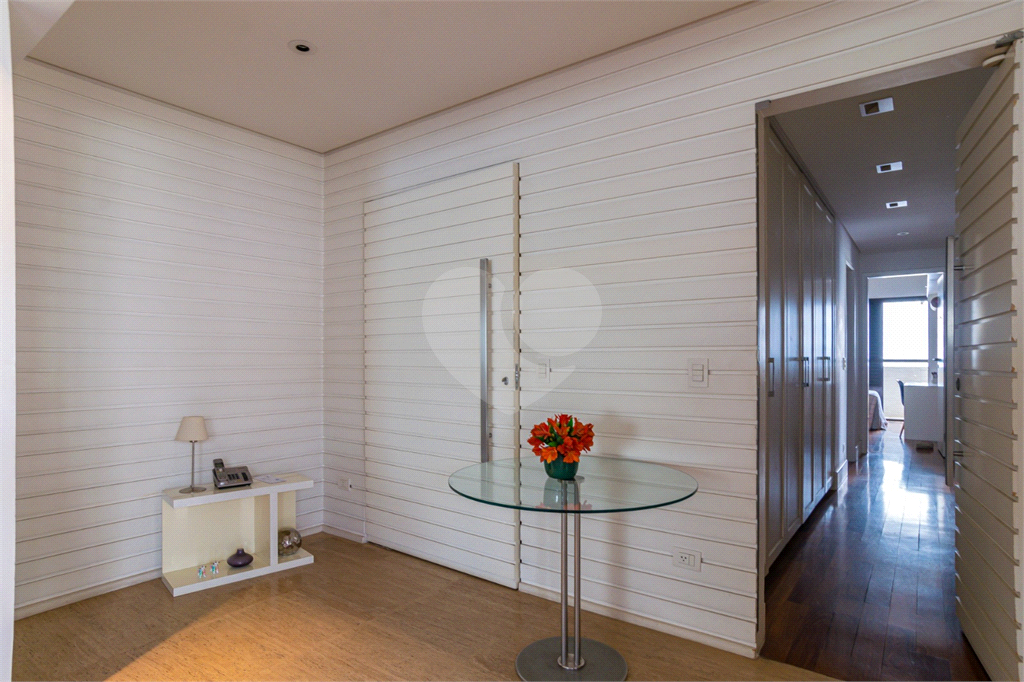 APARTAMENTO em HIGIENÓPOLIS