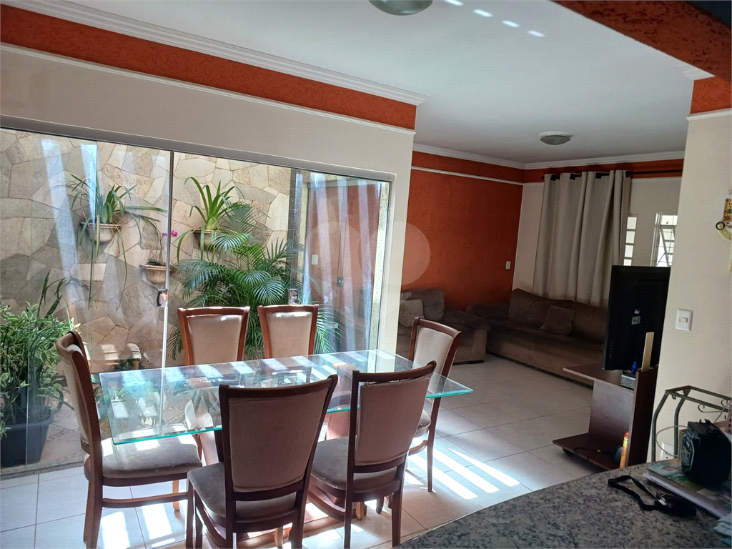 Casa à venda com 3 quartos, 151m² - Foto 18