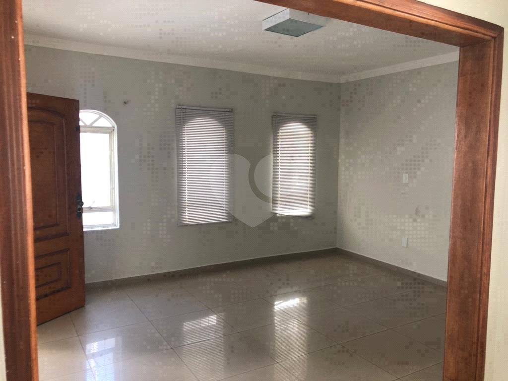 Casa à venda com 4 quartos, 140m² - Foto 1