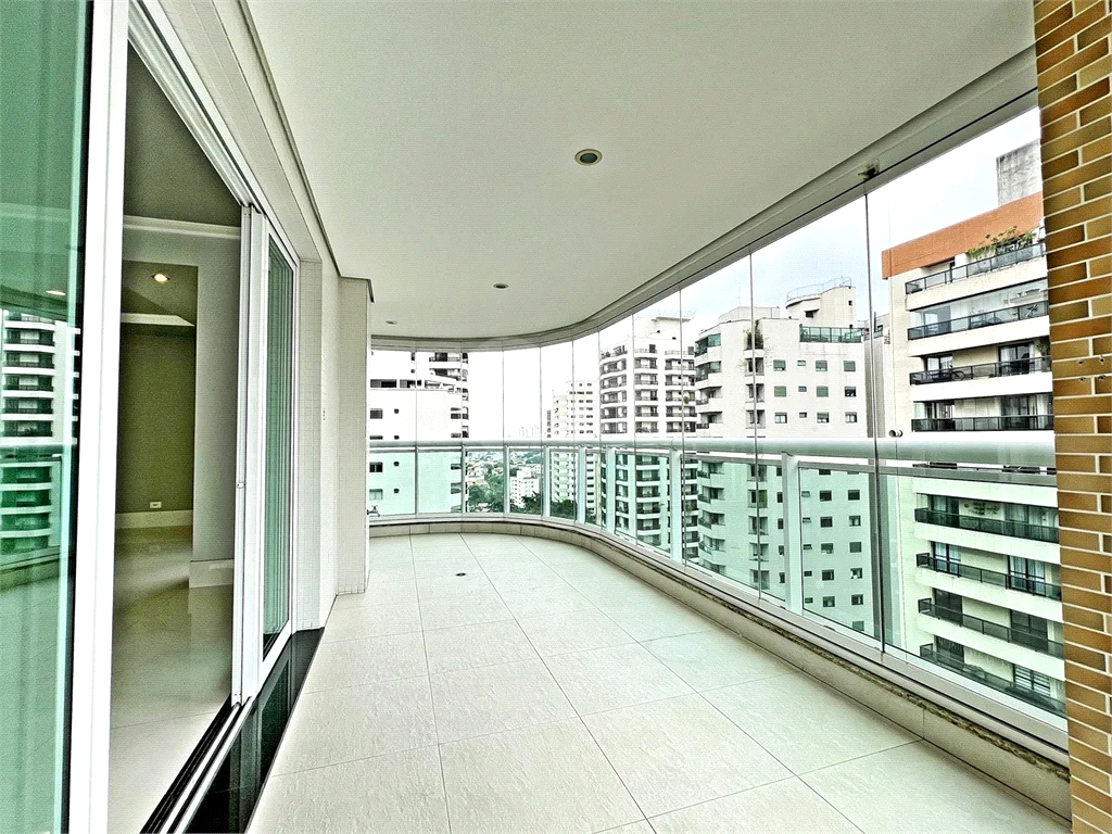APARTAMENTO em SANTANA