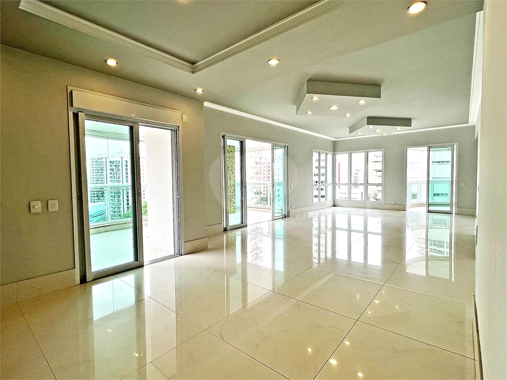 APARTAMENTO em SANTANA