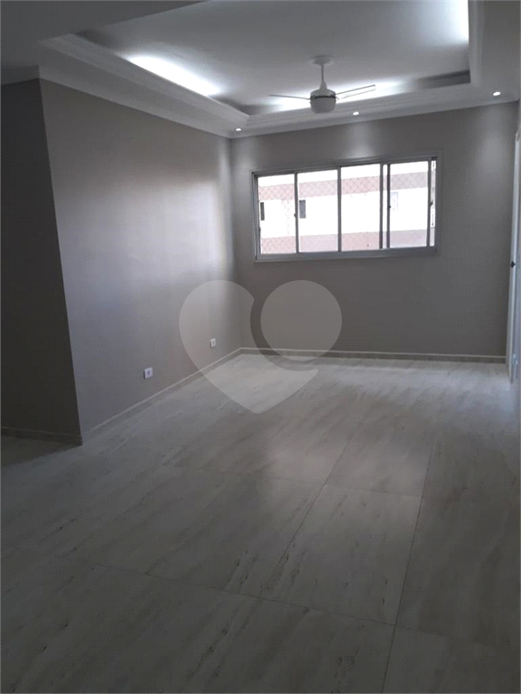 APARTAMENTO em VILA AUGUSTA