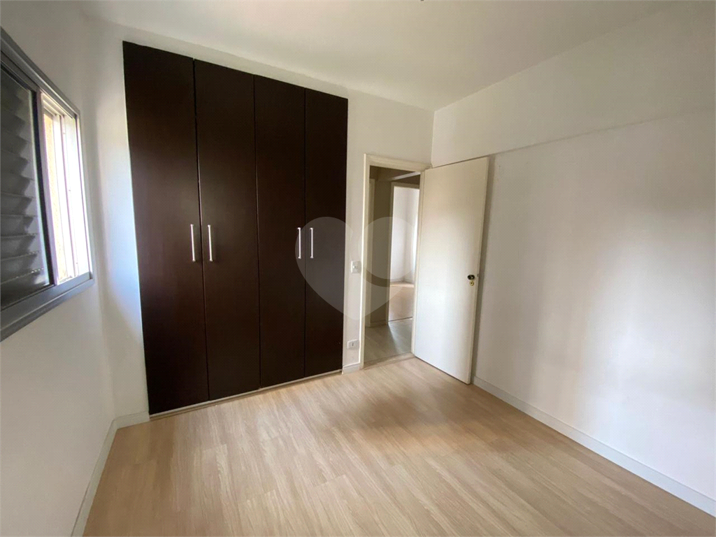 APARTAMENTO em VILA AUGUSTA