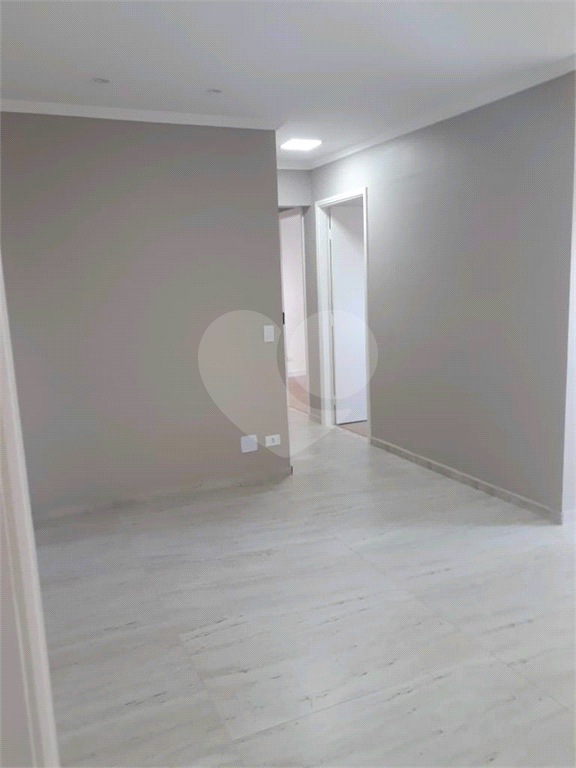 APARTAMENTO em VILA AUGUSTA
