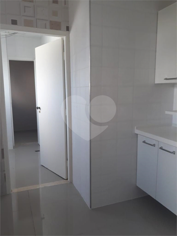 APARTAMENTO em VILA AUGUSTA