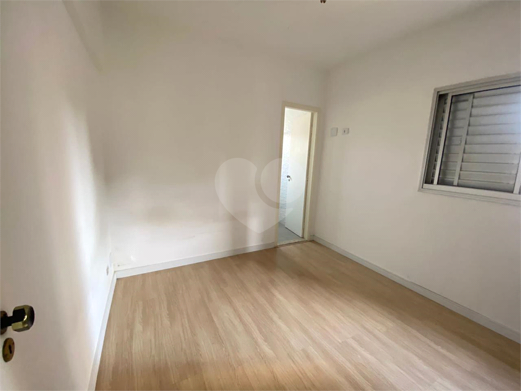 APARTAMENTO em VILA AUGUSTA