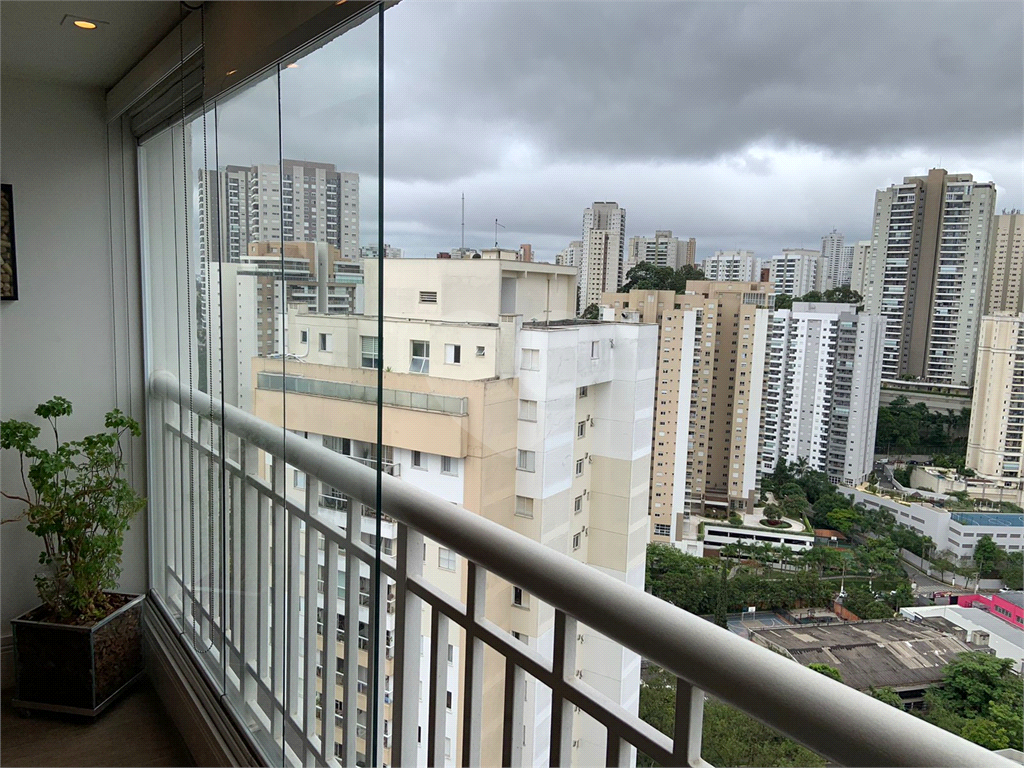 Apartamento para venda com locação compra para investimento na Vila Andrade de Porteira Fechada!