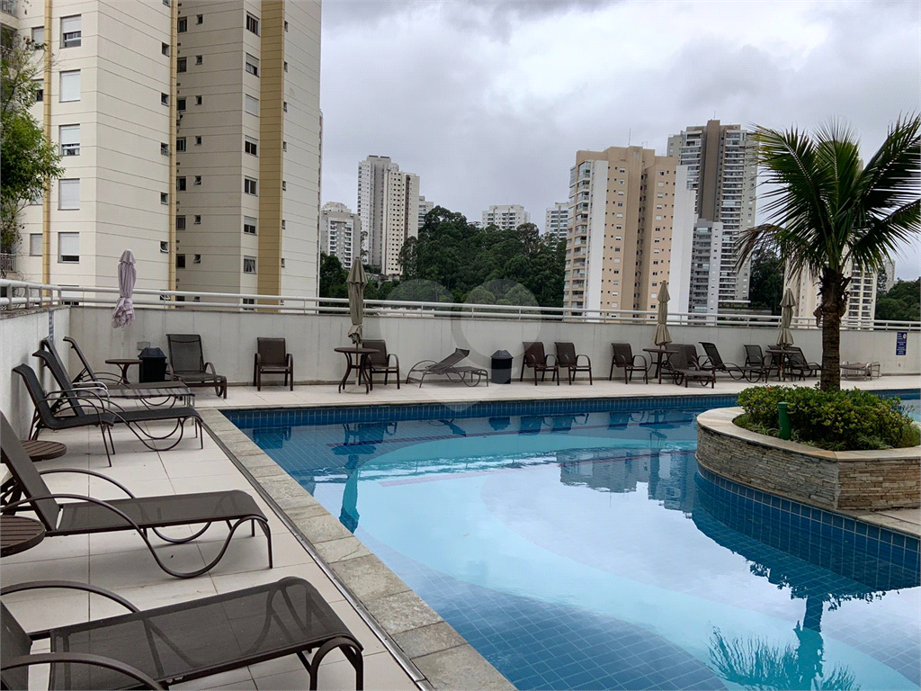 Apartamento para venda com locação compra para investimento na Vila Andrade de Porteira Fechada!