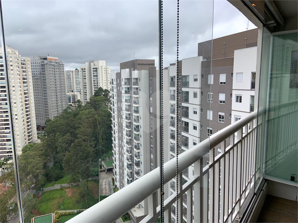 Apartamento para venda com locação compra para investimento na Vila Andrade de Porteira Fechada!