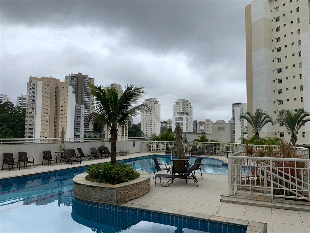 Apartamento para venda com locação compra para investimento na Vila Andrade de Porteira Fechada!