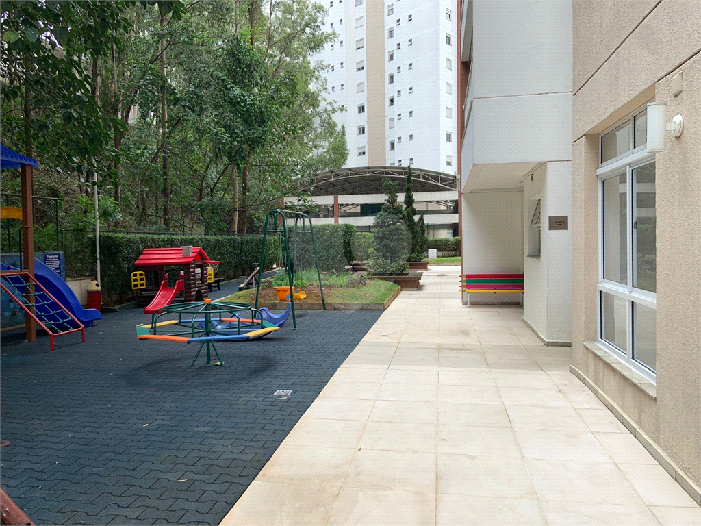 Apartamento para venda com locação compra para investimento na Vila Andrade de Porteira Fechada!