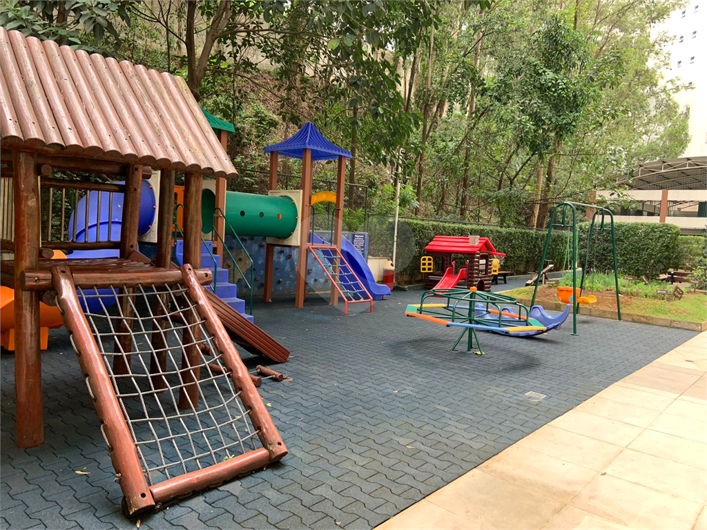 Apartamento para venda com locação compra para investimento na Vila Andrade de Porteira Fechada!