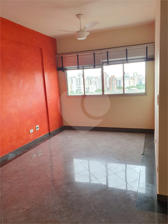 APARTAMENTO em CAMPO BELO