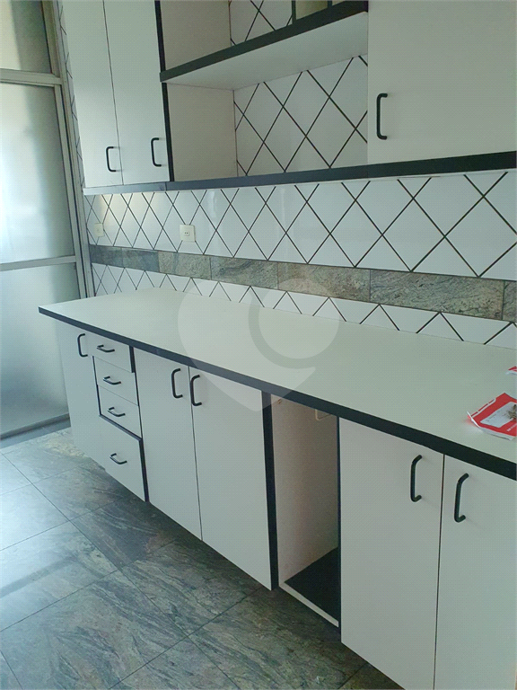 APARTAMENTO em CAMPO BELO