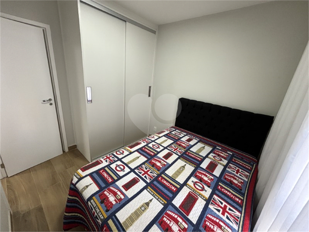 Apartamento com dois dormitórios, sem vaga de garagem, 2 minutos da estação Republica