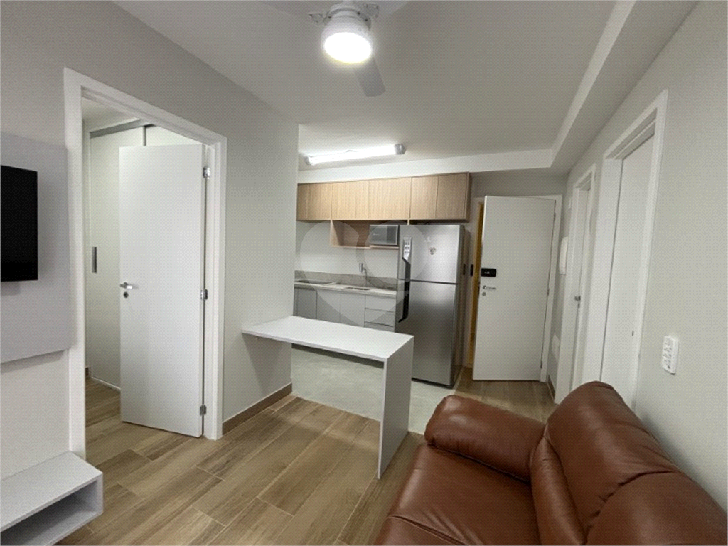 Apartamento com dois dormitórios, sem vaga de garagem, 2 minutos da estação Republica