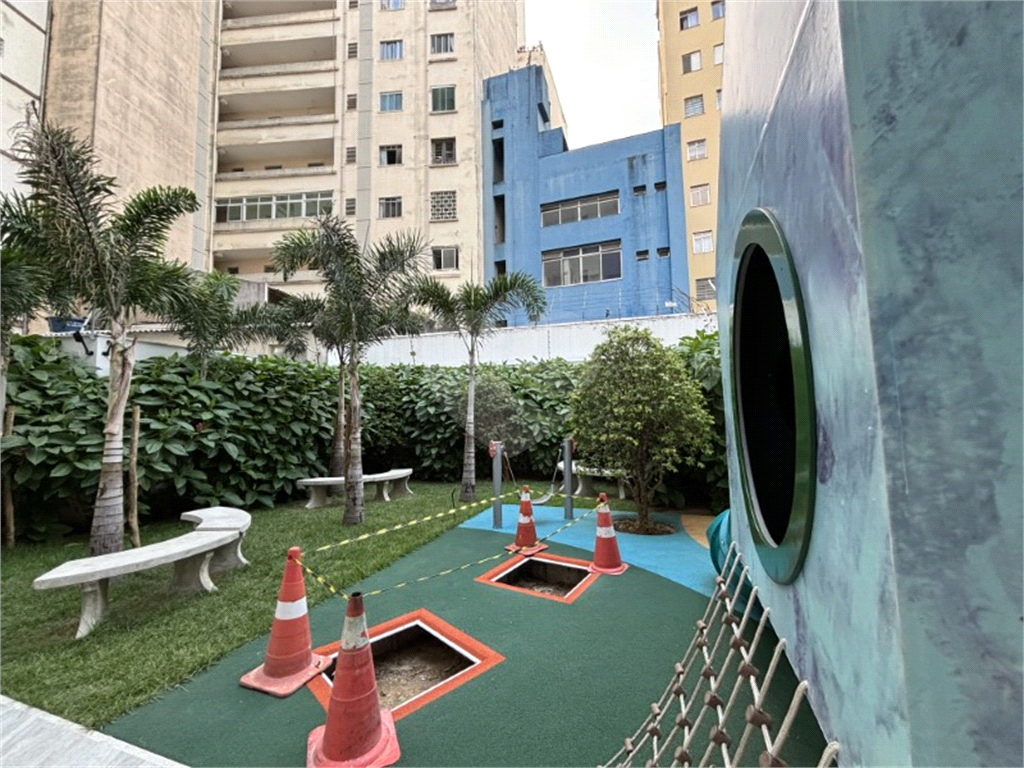 Apartamento com dois dormitórios, sem vaga de garagem, 2 minutos da estação Republica