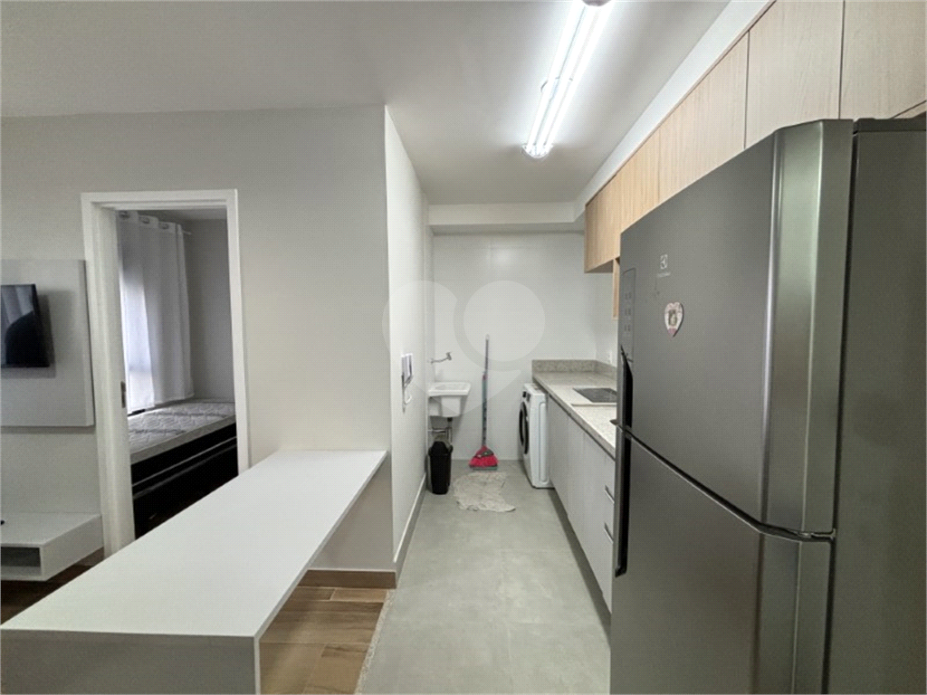 Apartamento com dois dormitórios, sem vaga de garagem, 2 minutos da estação Republica