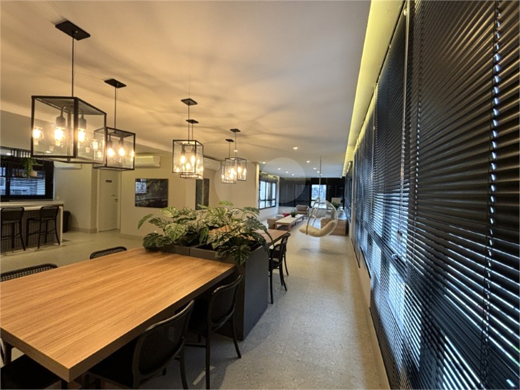 Apartamento com dois dormitórios, sem vaga de garagem, 2 minutos da estação Republica