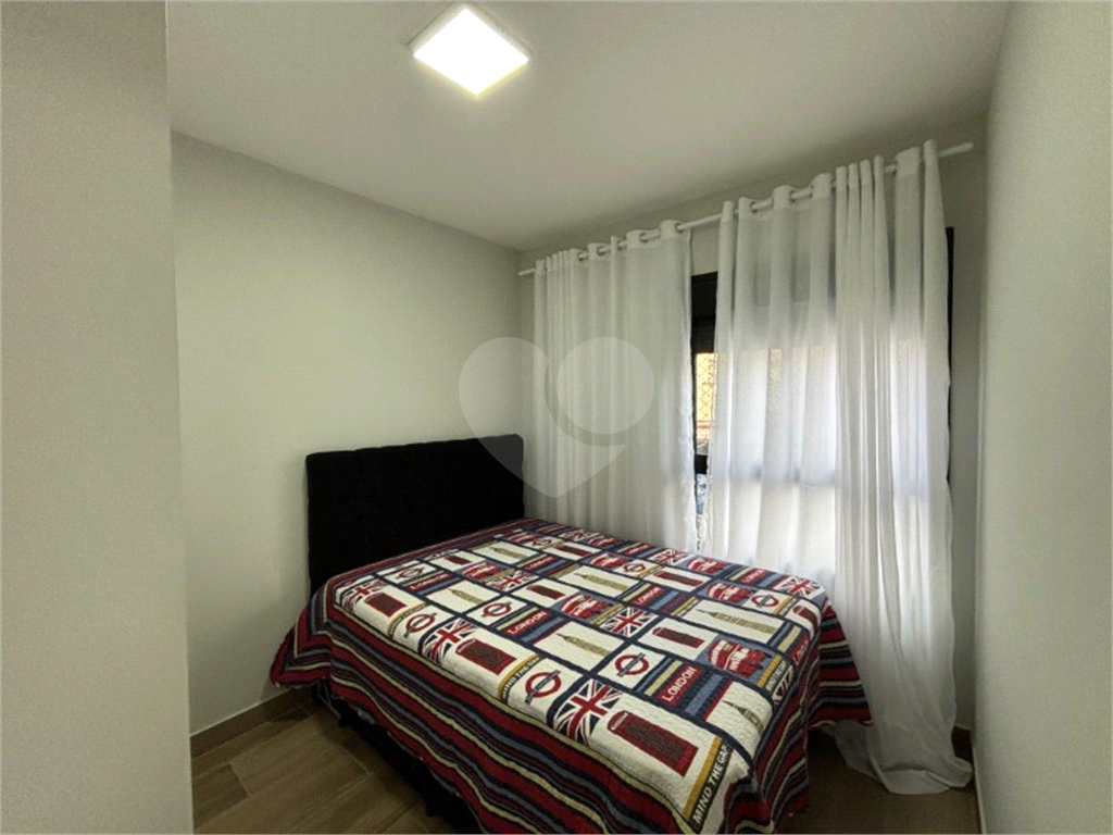 Apartamento com dois dormitórios, sem vaga de garagem, 2 minutos da estação Republica