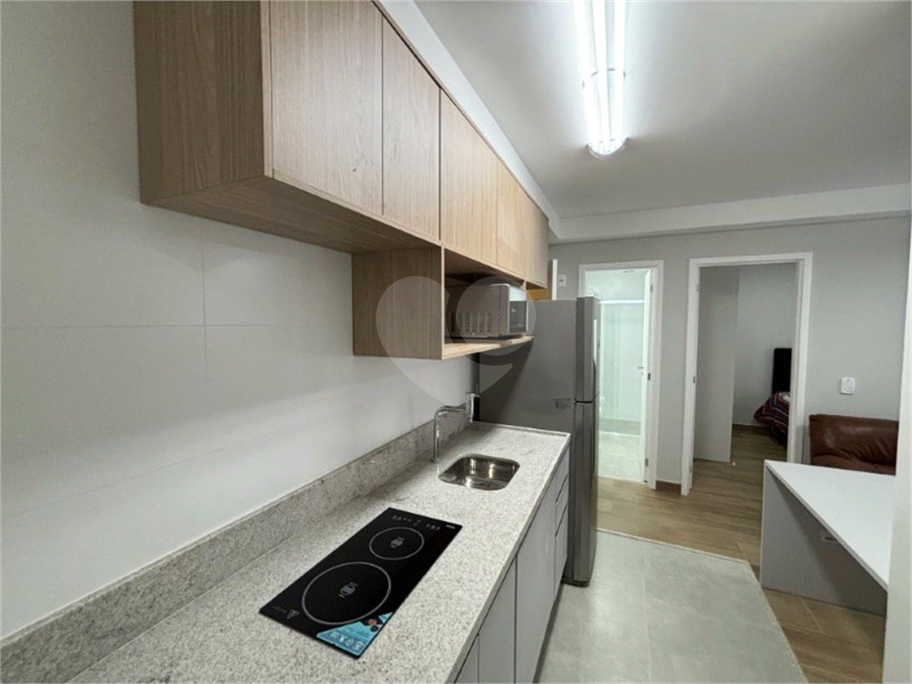 Apartamento com dois dormitórios, sem vaga de garagem, 2 minutos da estação Republica
