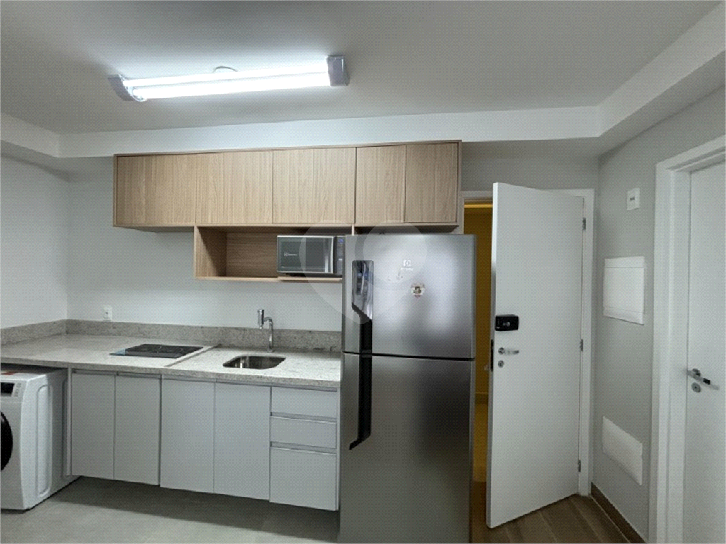 Apartamento com dois dormitórios, sem vaga de garagem, 2 minutos da estação Republica