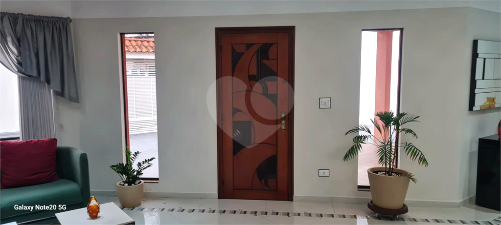 Casa Térrea com 738m² de Terreno e 27 Vagas Próxima ao Bosque Maia - PORTEIRA FECHADA