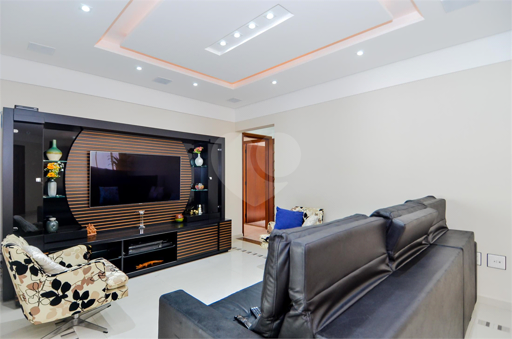 Casa Térrea com 738m² de Terreno e 27 Vagas Próxima ao Bosque Maia - PORTEIRA FECHADA