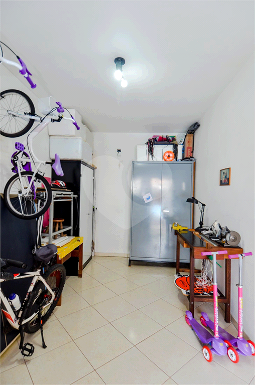 Casa Térrea com 738m² de Terreno e 27 Vagas Próxima ao Bosque Maia - PORTEIRA FECHADA