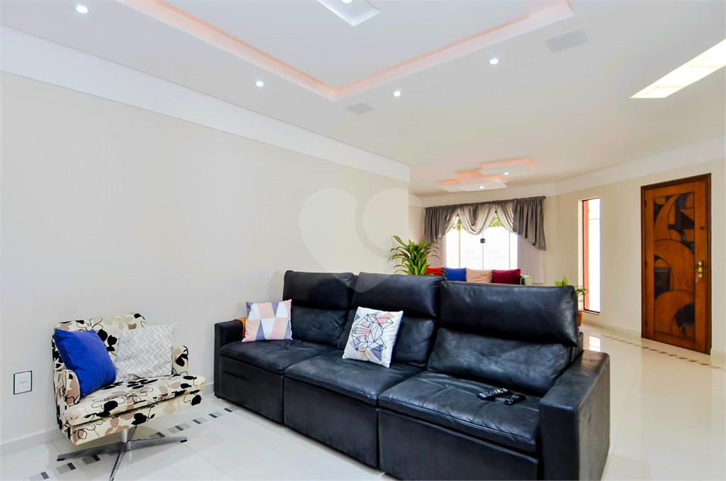 Casa Térrea com 738m² de Terreno e 27 Vagas Próxima ao Bosque Maia - PORTEIRA FECHADA