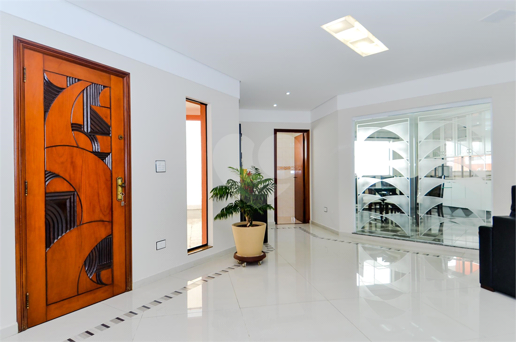 Casa Térrea com 738m² de Terreno e 27 Vagas Próxima ao Bosque Maia - PORTEIRA FECHADA