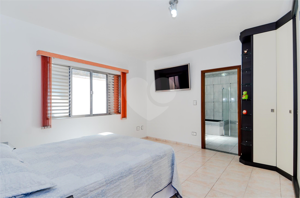 Casa Térrea com 738m² de Terreno e 27 Vagas Próxima ao Bosque Maia - PORTEIRA FECHADA