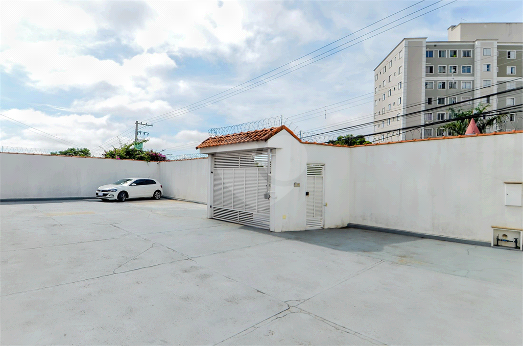 Casa Térrea com 738m² de Terreno e 27 Vagas Próxima ao Bosque Maia - PORTEIRA FECHADA