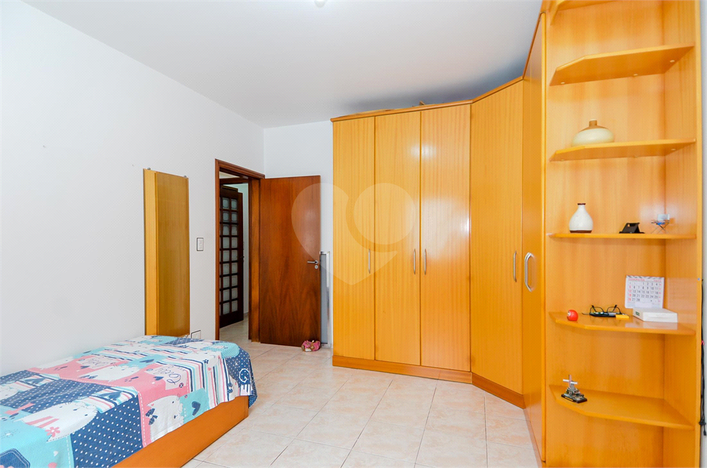 Casa Térrea com 738m² de Terreno e 27 Vagas Próxima ao Bosque Maia - PORTEIRA FECHADA