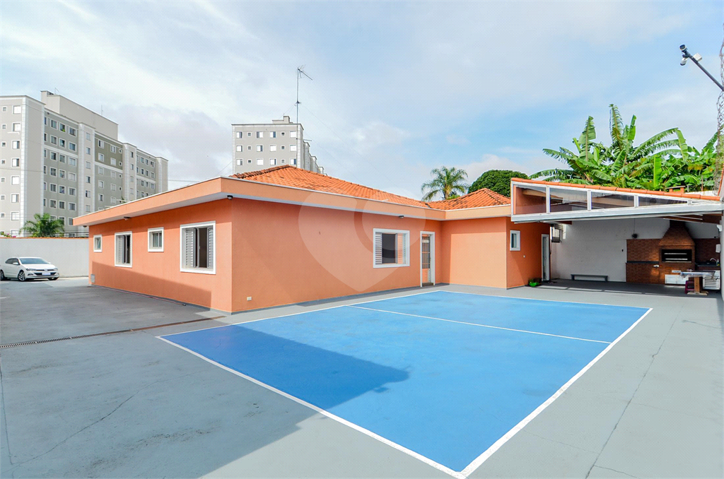 Casa Térrea com 738m² de Terreno e 27 Vagas Próxima ao Bosque Maia - PORTEIRA FECHADA