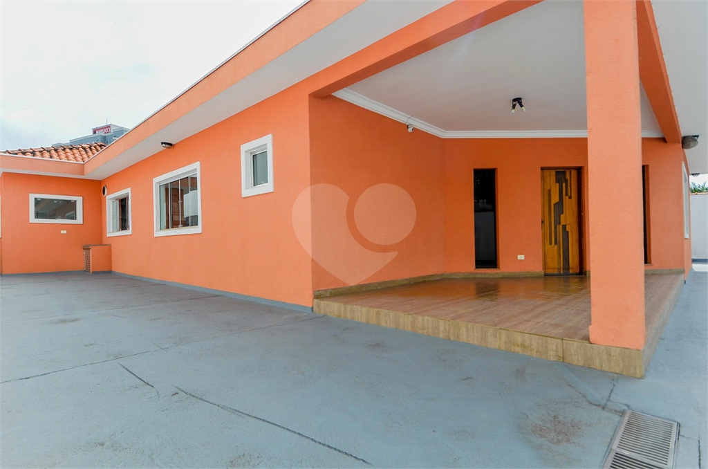 Casa Térrea com 738m² de Terreno e 27 Vagas Próxima ao Bosque Maia - PORTEIRA FECHADA