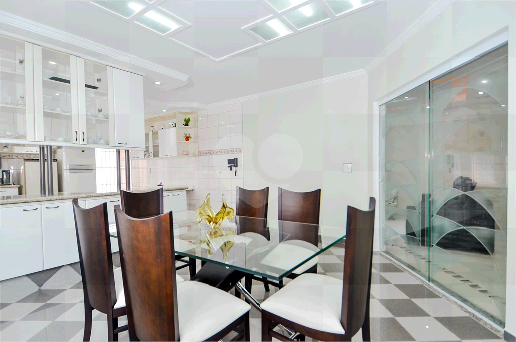 Casa Térrea com 738m² de Terreno e 27 Vagas Próxima ao Bosque Maia - PORTEIRA FECHADA