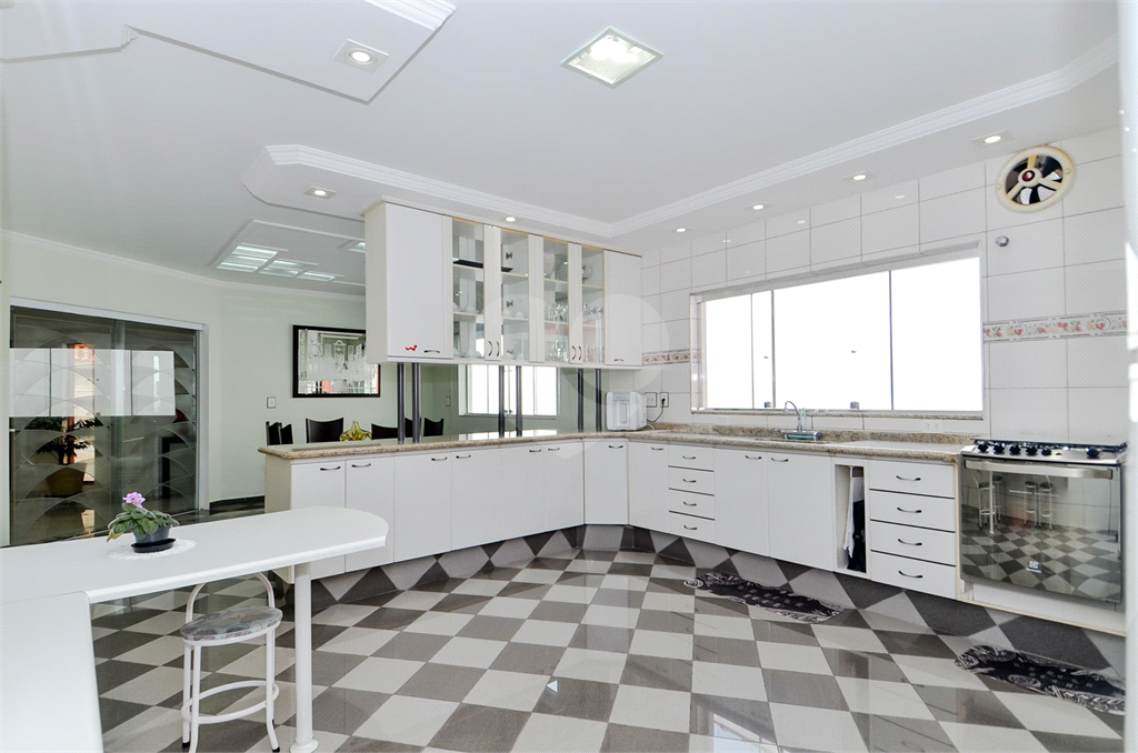 Casa Térrea com 738m² de Terreno e 27 Vagas Próxima ao Bosque Maia - PORTEIRA FECHADA